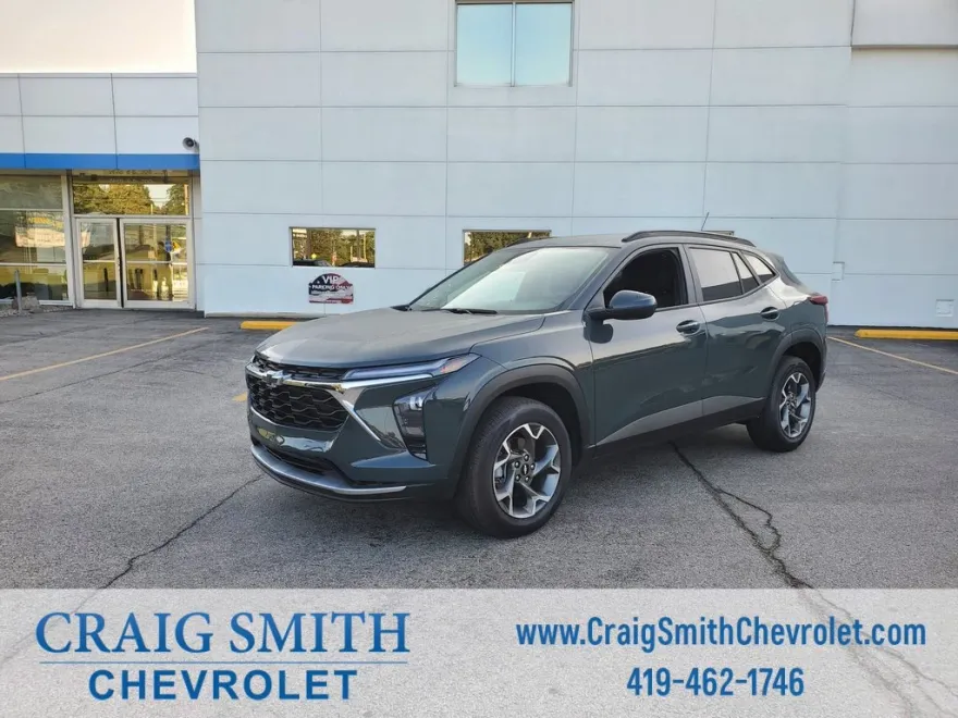 2025 Chevrolet Trax LT photo 1