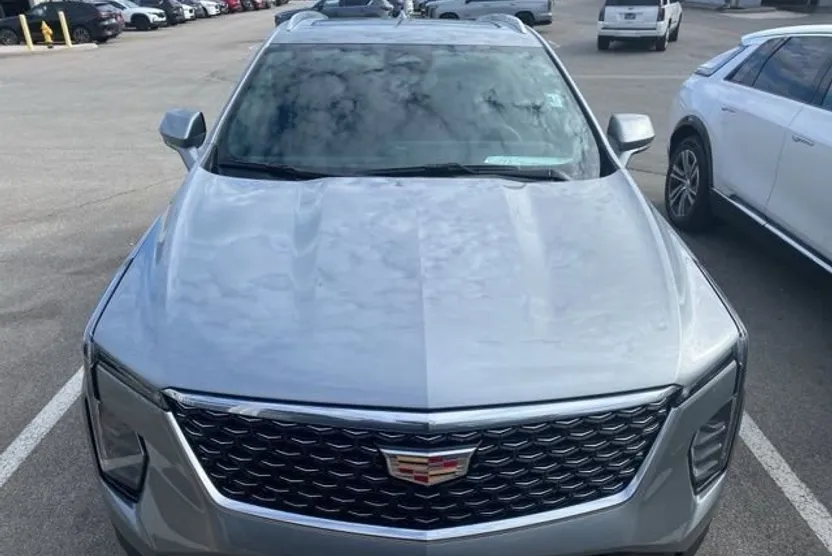 2025 Cadillac XT4 Premium Luxury photo 1