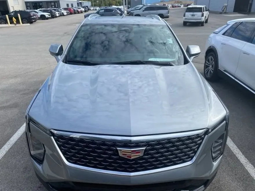 2025 Cadillac XT4 Premium Luxury photo 1