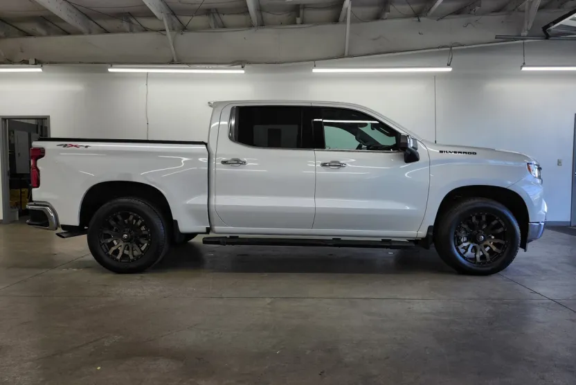 2022 Chevrolet Silverado 1500 LTZ photo 1