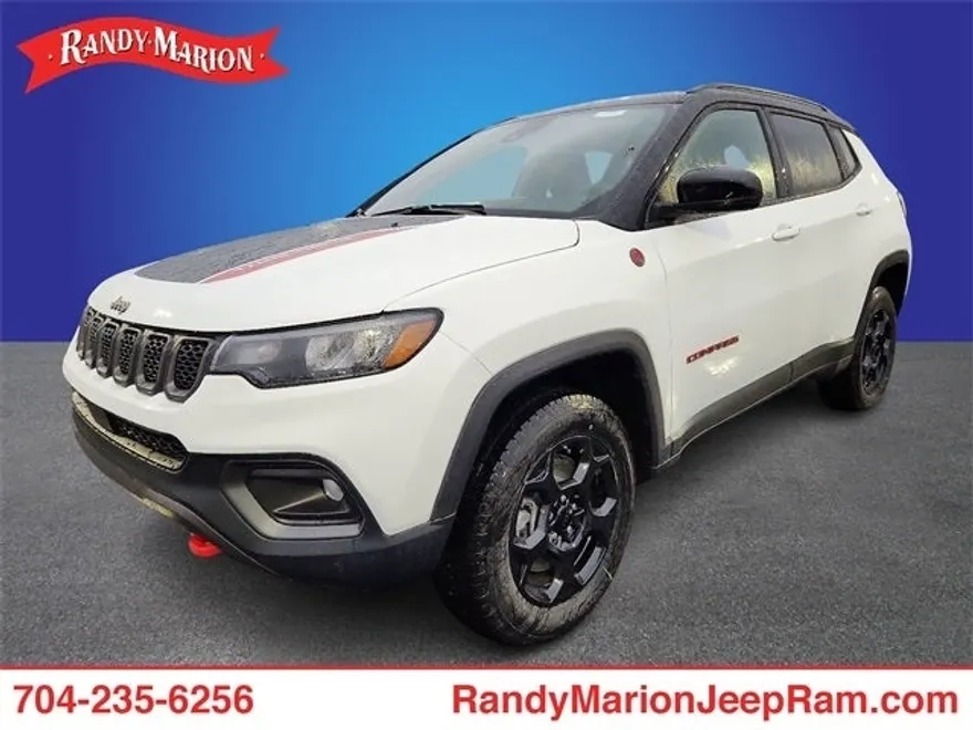 2024 Jeep Compass Trailhawk photo 1