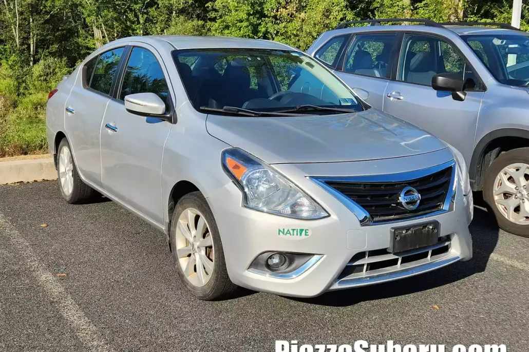 2015 Nissan Versa 1.6 SL photo 1