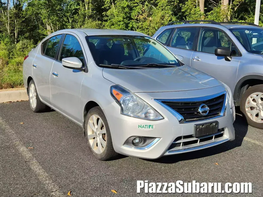 2015 Nissan Versa 1.6 SL photo 1