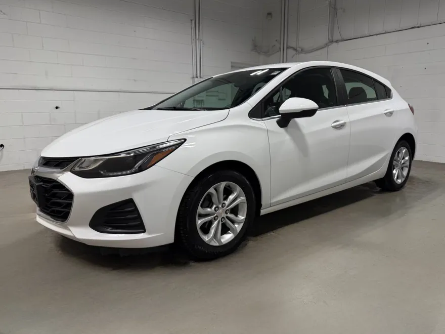 2019 Chevrolet Cruze LT photo 1