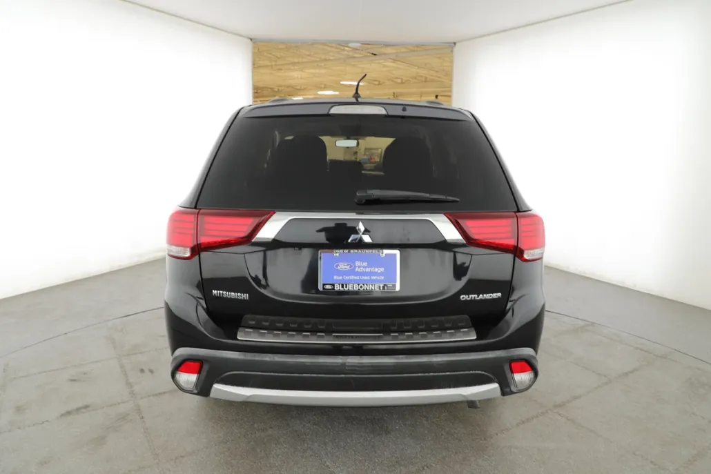 2016 Mitsubishi Outlander SEL photo 1