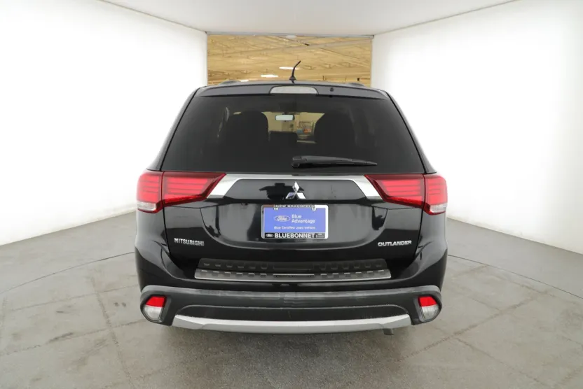 2016 Mitsubishi Outlander SEL photo 1