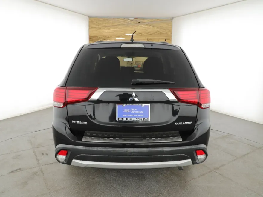 2016 Mitsubishi Outlander SEL photo 1