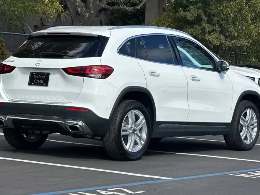 2022 Mercedes Benz GLA 250 photo 1