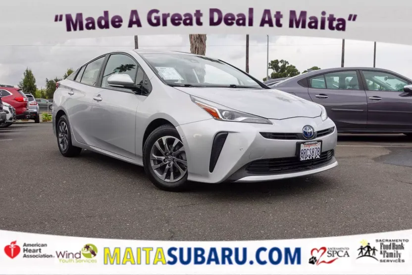 2019 Toyota Prius Limited photo 1