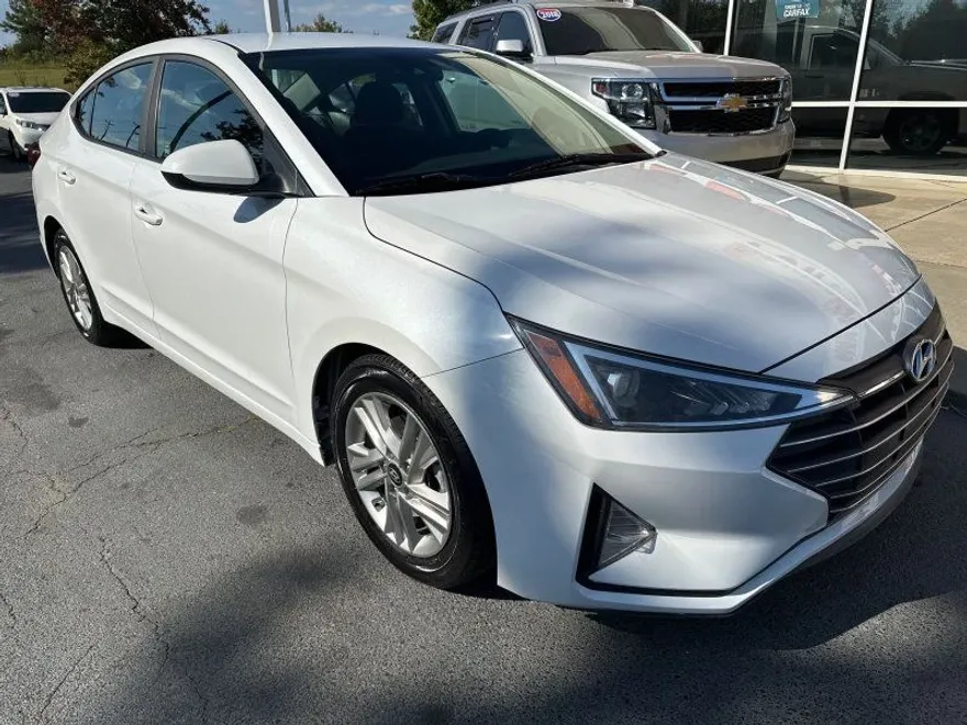 2019 Hyundai Elantra SEL photo 1