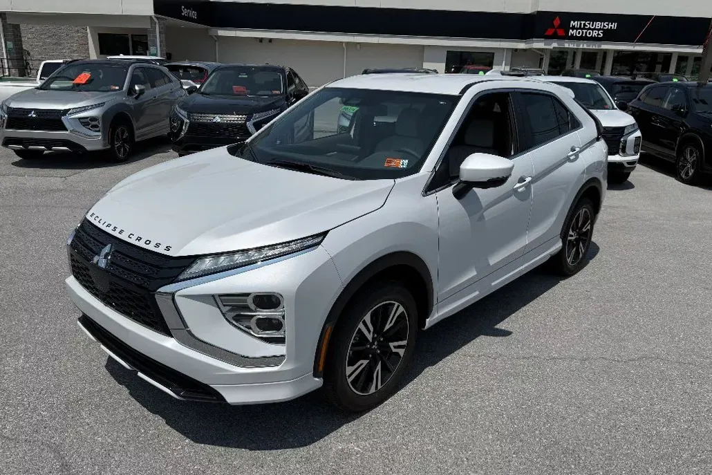 2025 Mitsubishi Eclipse Cross SEL photo 1