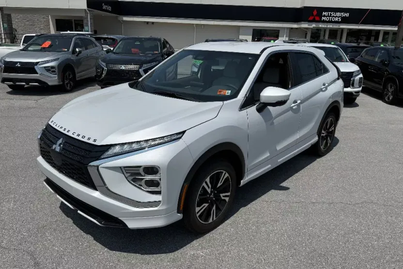 2025 Mitsubishi Eclipse Cross SEL photo 1