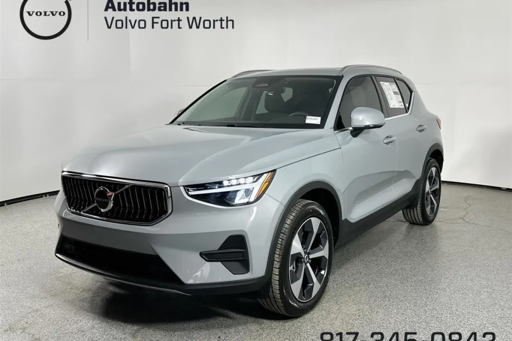 2025 Volvo XC40 AWD Core photo 1
