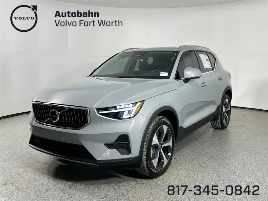 2025 Volvo XC40 AWD Core photo 1