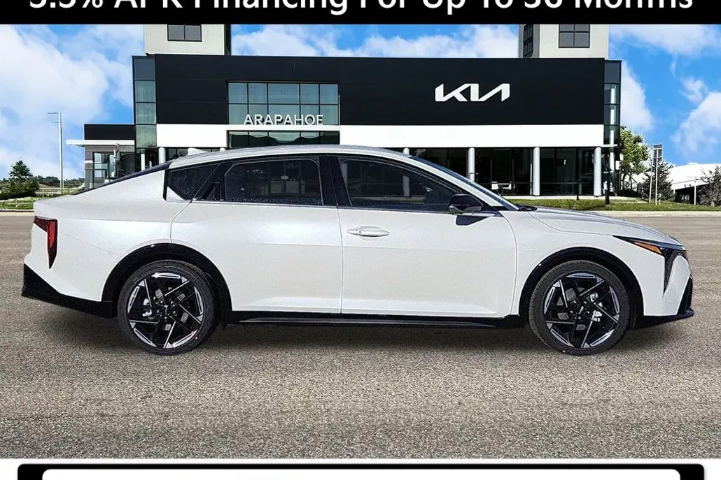 2025 Kia K4 GT-Line photo 1