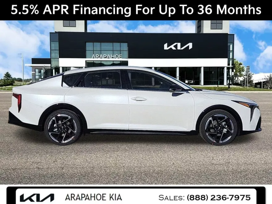 2025 Kia K4 GT-Line photo 1
