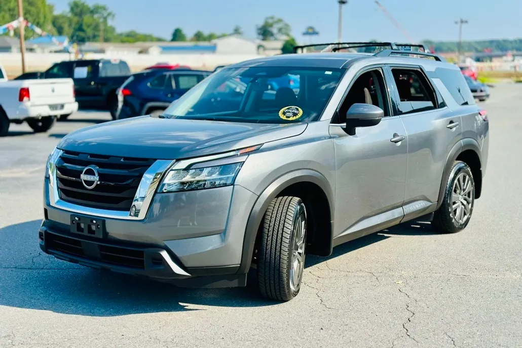 2022 Nissan Pathfinder SV photo 1