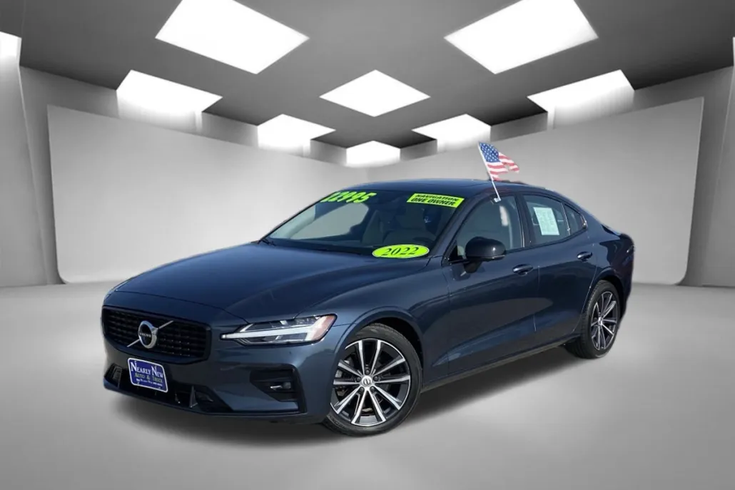 2022 Volvo S60 B5 Momentum photo 1