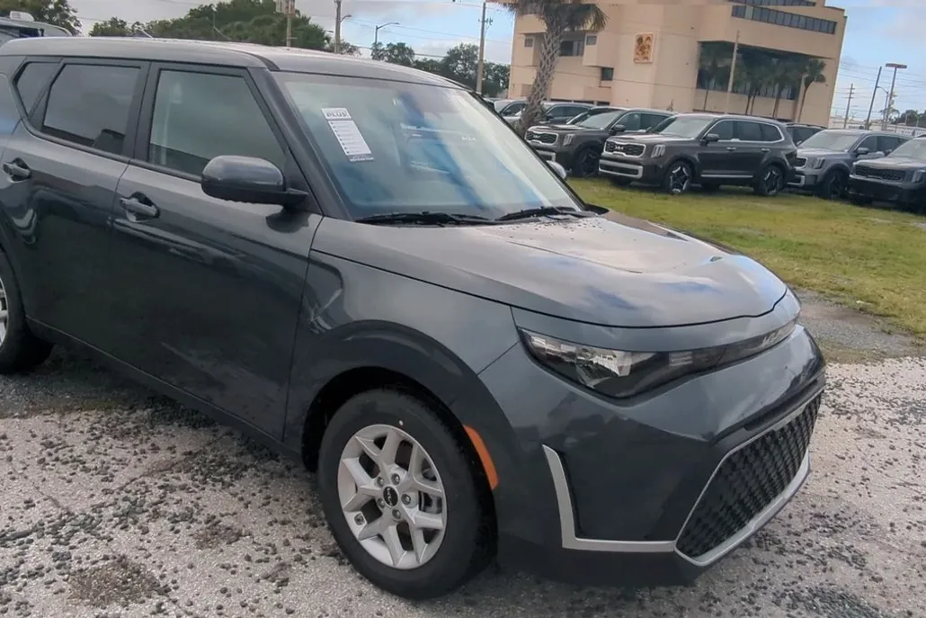 2025 Kia Soul S photo 1