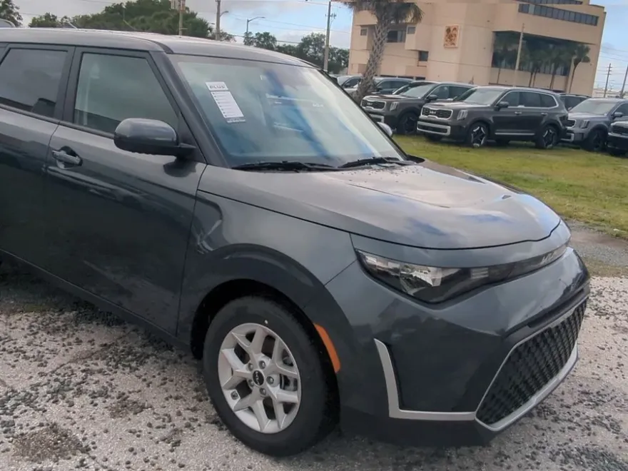 2025 Kia Soul S photo 1