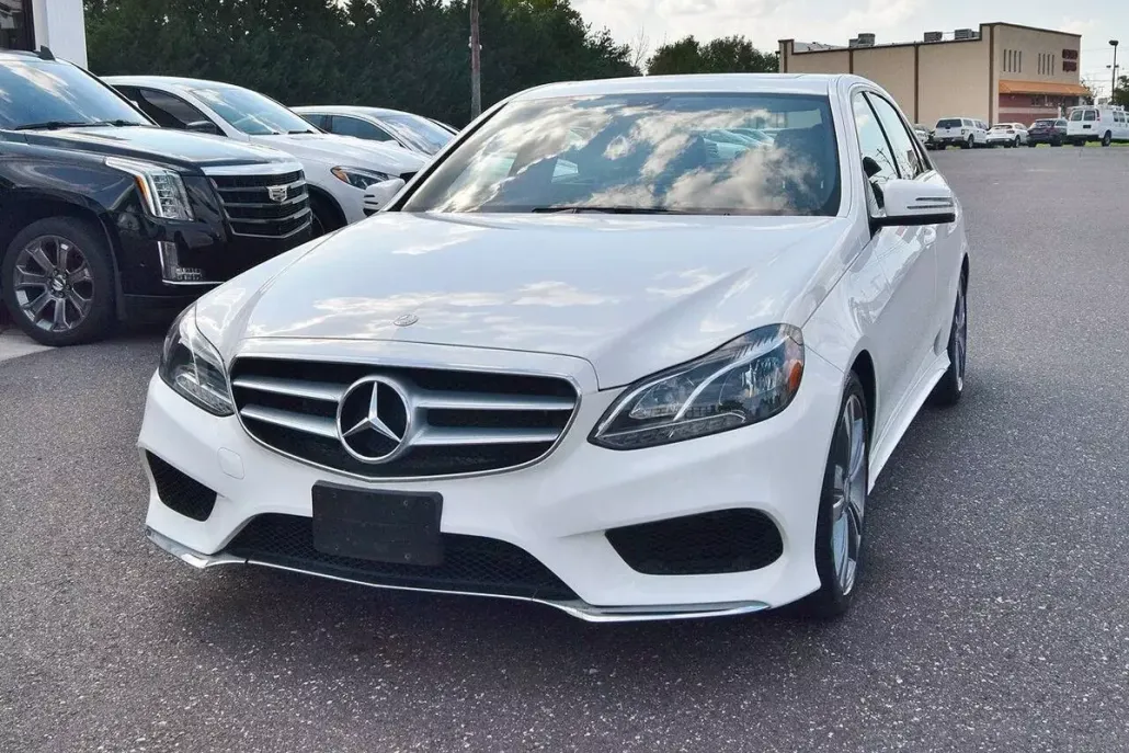 2016 Mercedes Benz E Sport 4MATIC Sedan photo 1