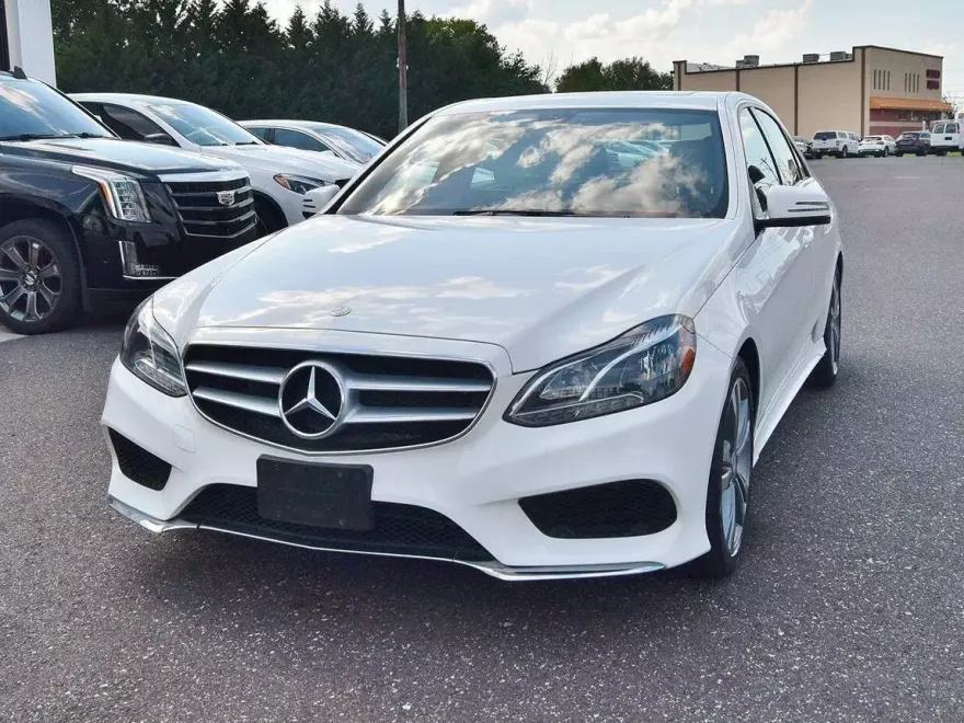 2016 Mercedes Benz E Sport 4MATIC Sedan photo 1