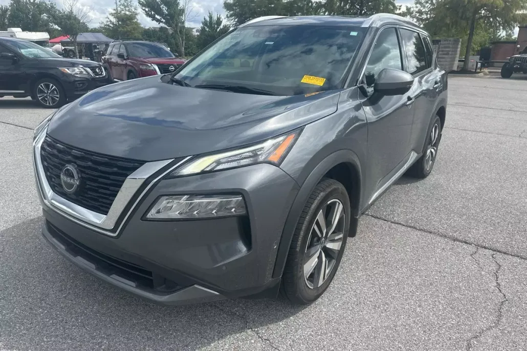 2023 Nissan Rogue SL photo 1