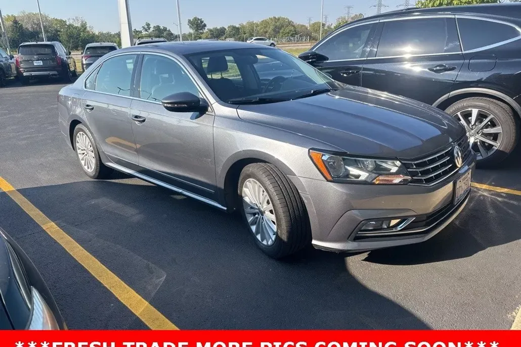 2016 Volkswagen Passat SE photo 1