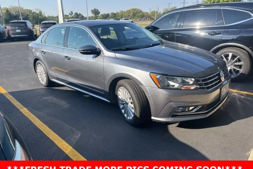 2016 Volkswagen Passat SE photo 1