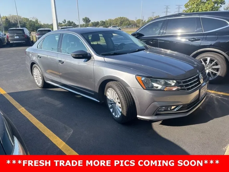 2016 Volkswagen Passat SE photo 1