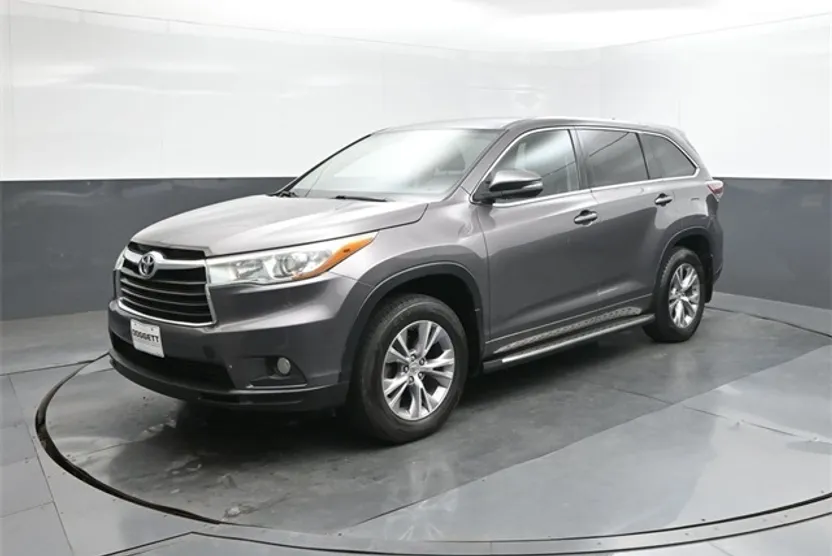 2015 Toyota Highlander LE photo 1