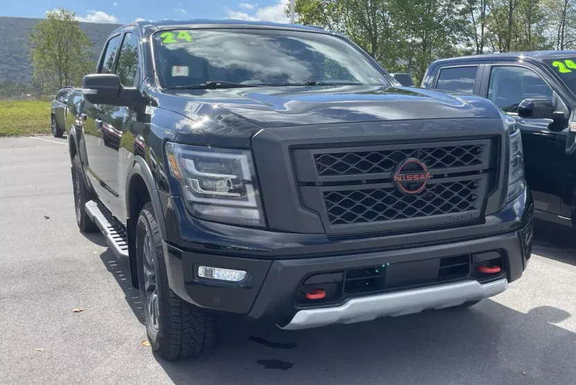 2024 Nissan Titan Crew Cab PRO-4X photo 1