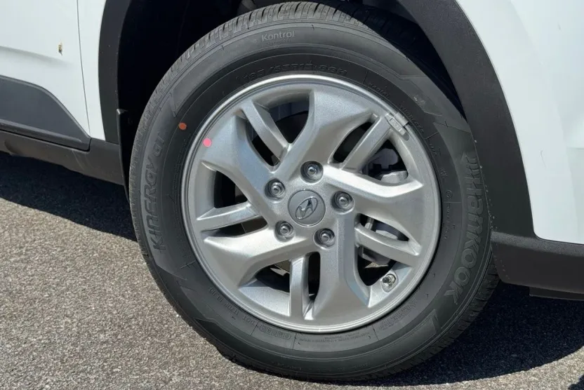 2025 Hyundai Venue SE photo 1