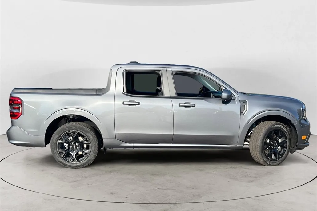 2025 Ford Maverick photo 1
