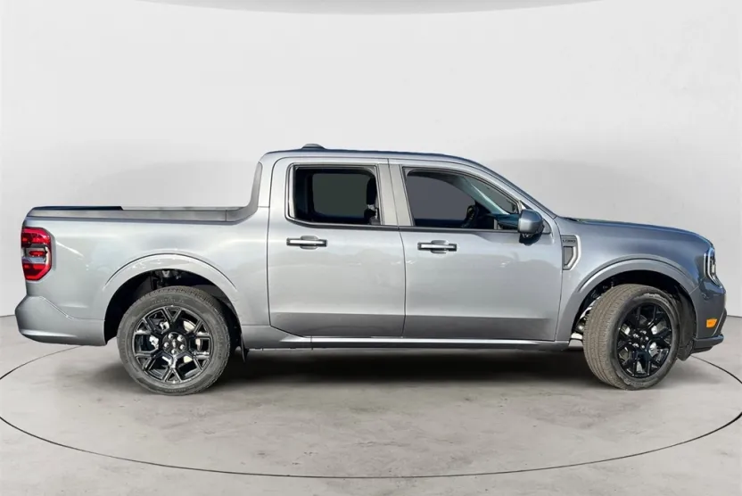 2025 Ford Maverick photo 1