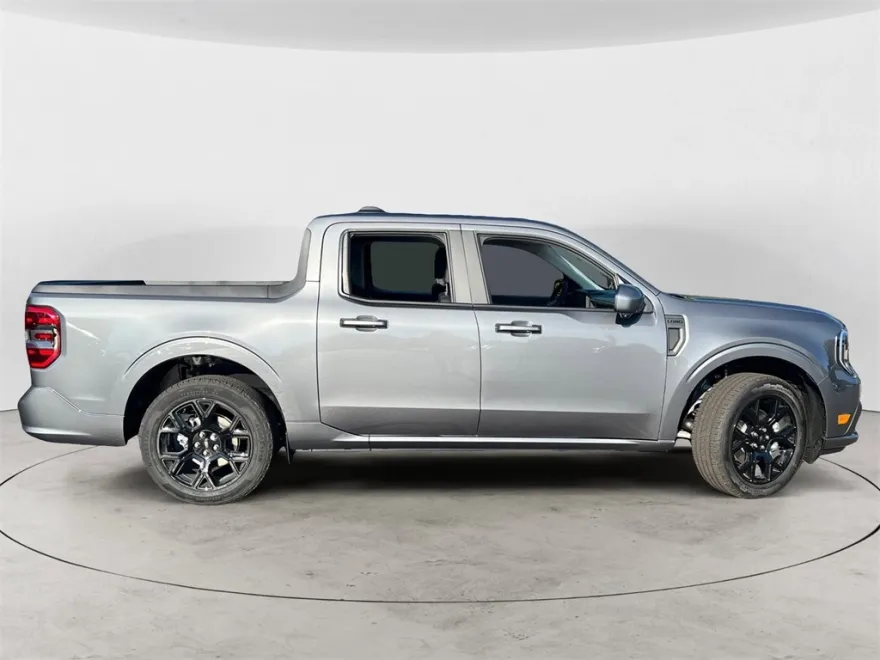 2025 Ford Maverick photo 1