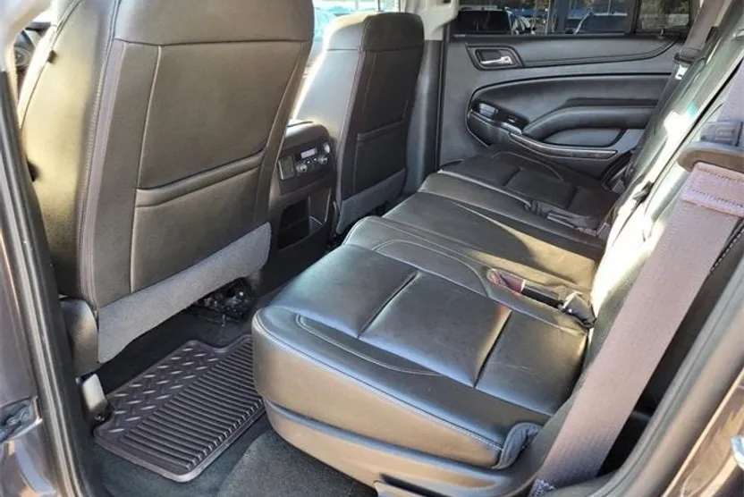 2017 Chevrolet Tahoe LT photo 1