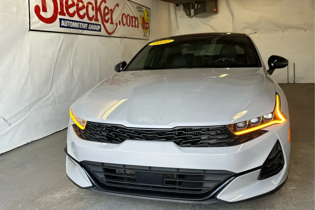 2022 Kia K5 GT-Line photo 1