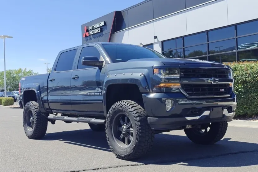 2017 Chevrolet Silverado 1500 LT2 photo 1