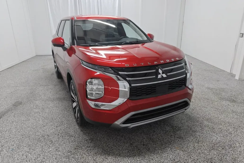 2025 Mitsubishi Outlander SE photo 1