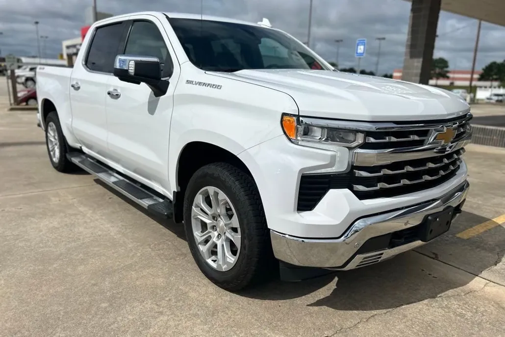 2022 Chevrolet Silverado 1500 LTZ photo 1