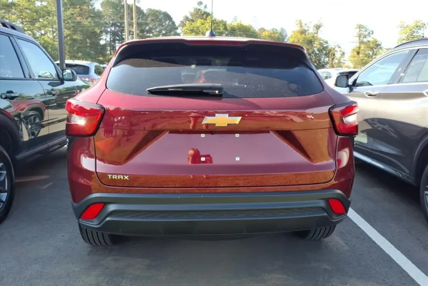 2025 Chevrolet Trax LS photo 1
