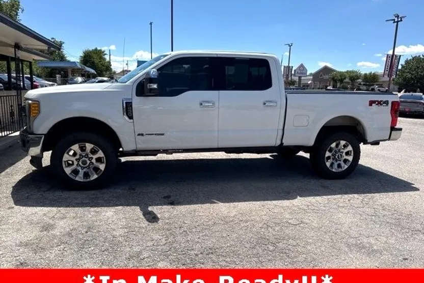 2017 Ford F-250 Lariat photo 1