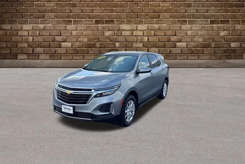 2024 Chevrolet Equinox LT photo 1