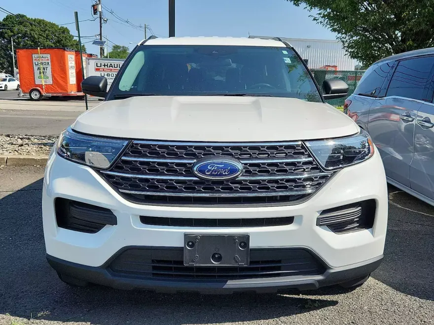 2022 Ford Explorer XLT photo 1