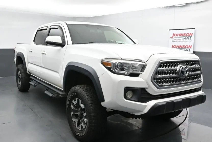 2017 Toyota Tacoma TRD Off-Road photo 1
