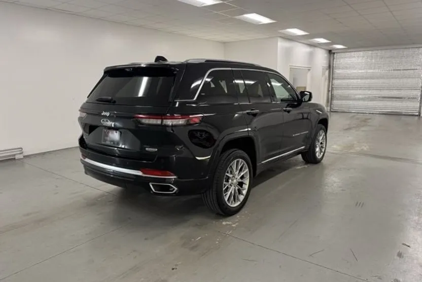 2022 Jeep Cherokee Summit 4xe photo 1
