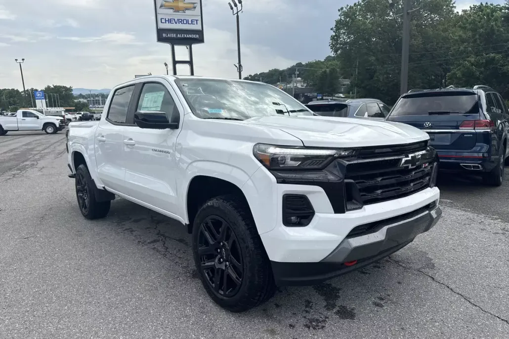 2025 Chevrolet Colorado Z71 photo 1