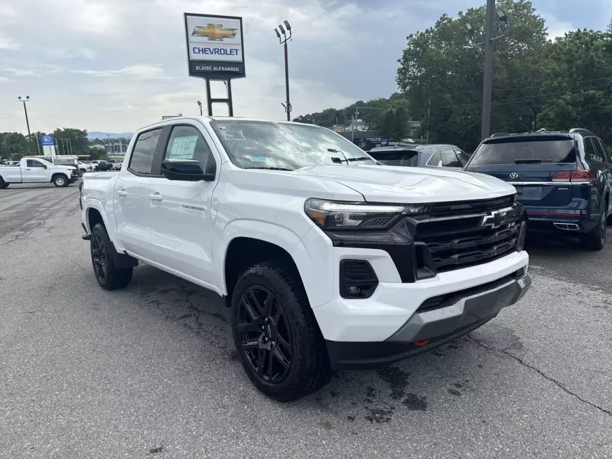 2025 Chevrolet Colorado Z71 photo 1