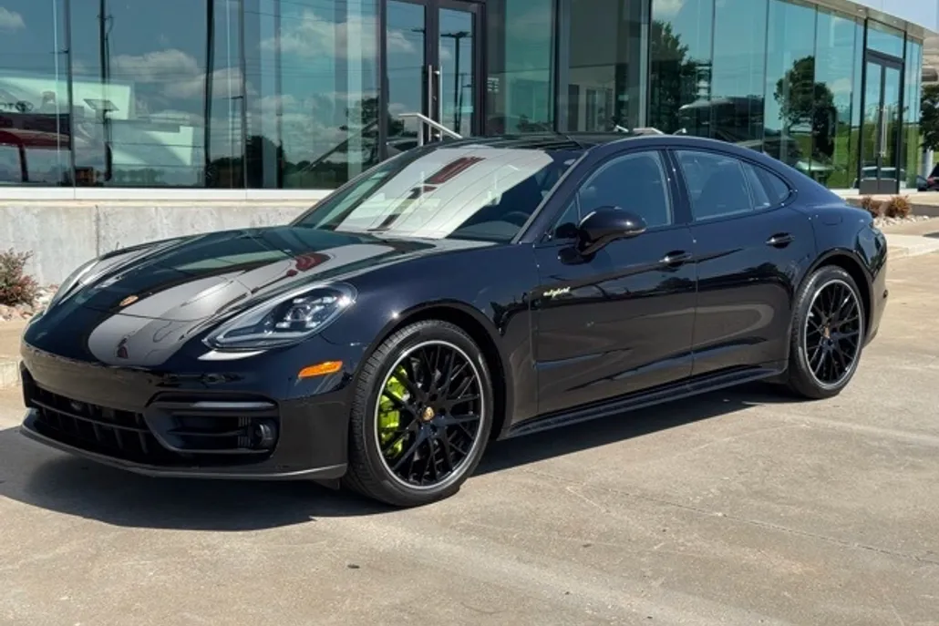 2022 Porsche Panamera 4 E-Hybrid photo 1